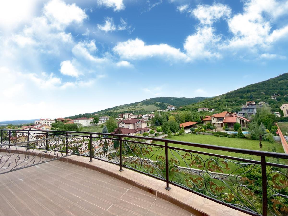 Alchemist Residence Von Goldenburg Belaştiţa Exterior foto